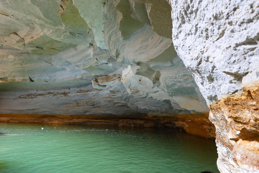 Heet Cave in Riyadh