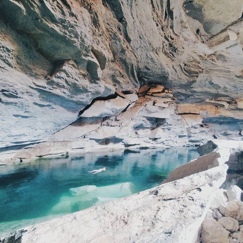 Heet Cave in Riyadh