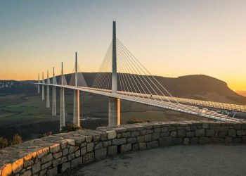 الجسر المعلق الرياض