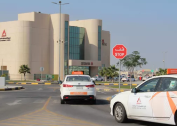 مدرسة شرق لتعليم قيادة المركبات شروط الحجز ورسوم الاشتراك