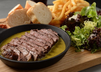 افضل 5 مطاعم فطور بالرياض 2025 لتجربة إفطار رمضاني لا ينسى