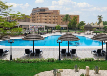 فندق انتركونتيننتال الرياض: إقامة عصرية في قلب الطبيعة الخضراء