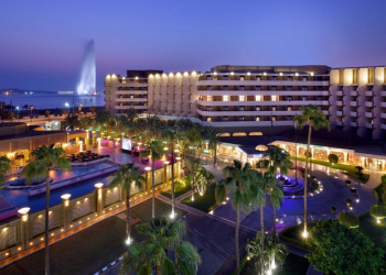 فندق انتركونتينينتال جدة: فخامة الإقامة على ساحل البحر الأحمر