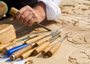 الحفر على الخشب